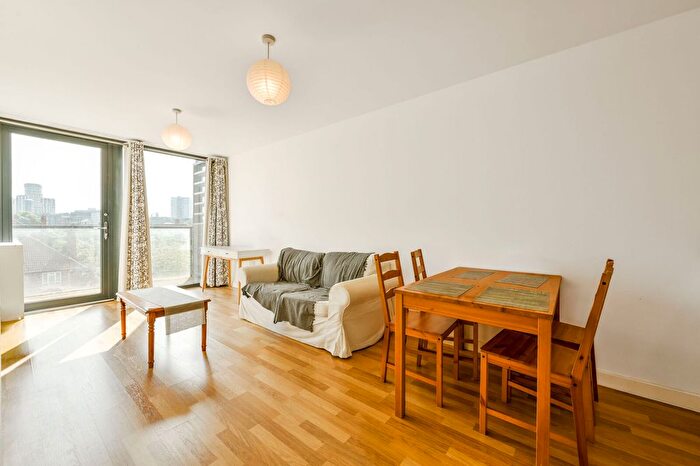 1 Bedroom Flat To Rent In Cranston Court, Shepherd's Bush, London, W12