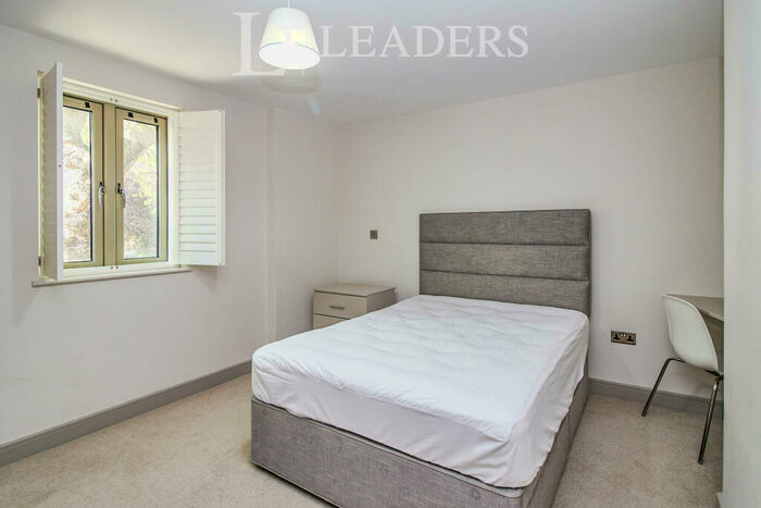 3 Bedroom Flat To Rent In Park Edge, The Park, NG7