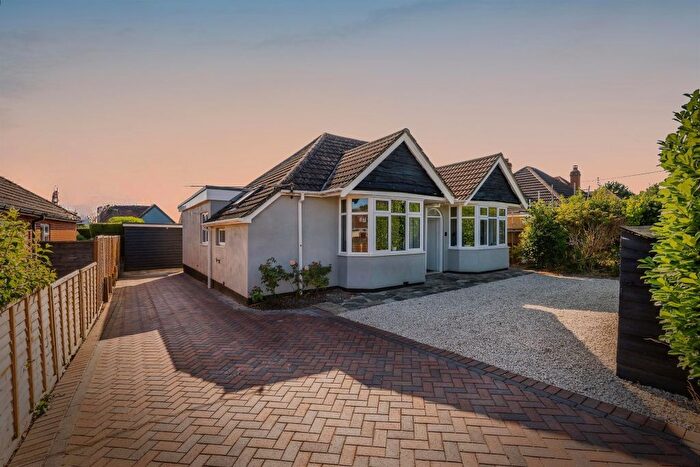 3 Bedroom Detached Bungalow For Sale In Upton Crescent, Nursling, Southampton, SO16
