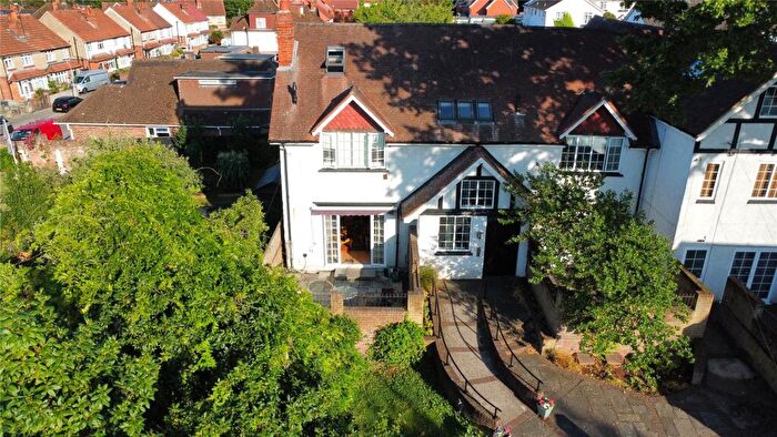 2 Bedroom Apartment For Sale In Grovelands Road, Reading, Berkshire, RG30