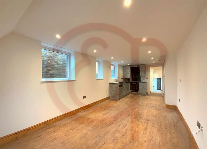 1 Bedroom Flat To Rent In Madeley Road, Ealing, W5