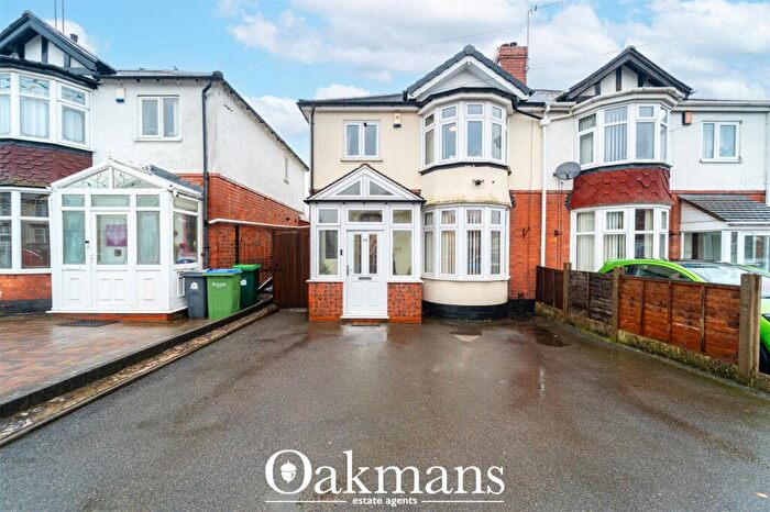 3 Bedroom Semi Detached House For Sale In Grafton Road, Oldbury, West Midlands, B68