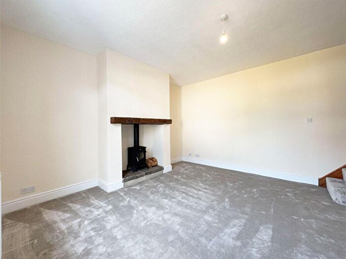 2 Bedroom Terraced House For Sale In Lascelles Hall Road, Huddersfield, HD5