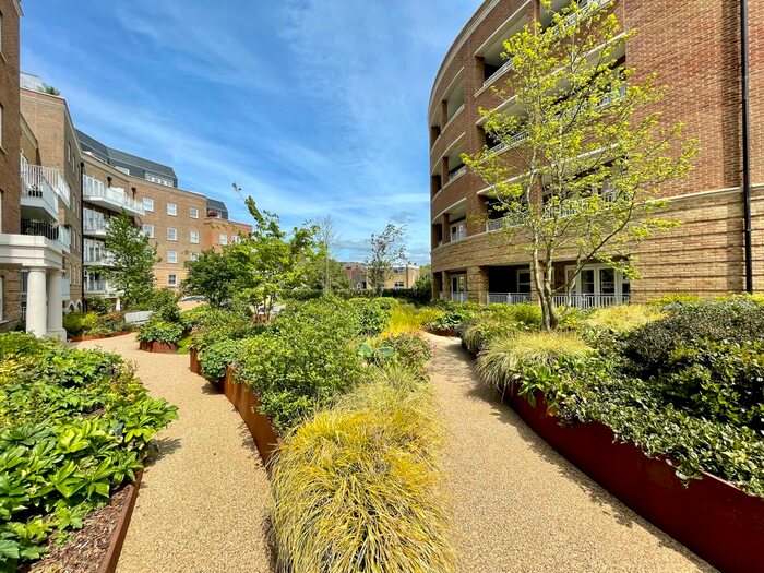 2 Bedroom Flat To Rent In Eden Place, Oxted, Surrey, RH8