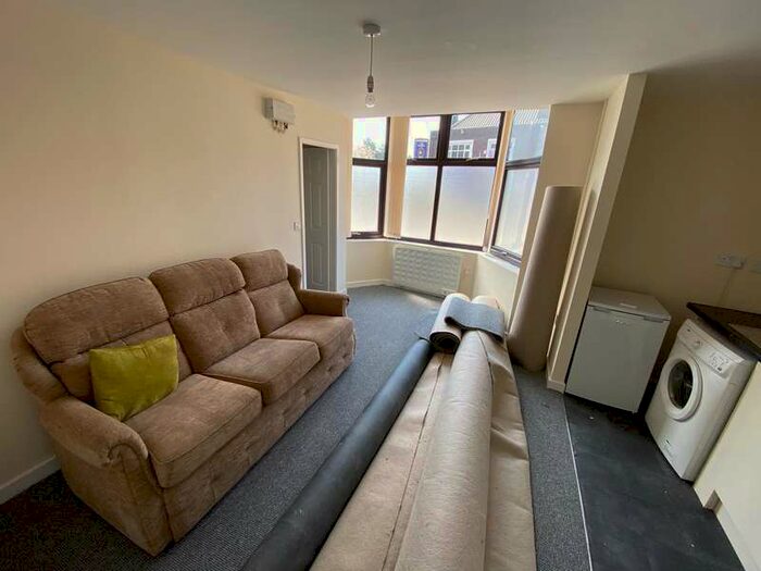 1 Bedroom Apartment To Rent In Smithpool Road, Fenton, Stoke On Trent, ST4