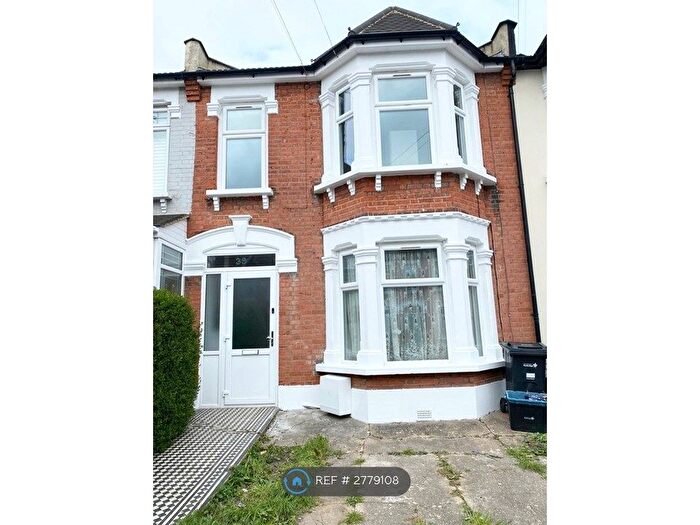 3 Bedroom Terraced House To Rent In Cobham Road, Ilford, IG3
