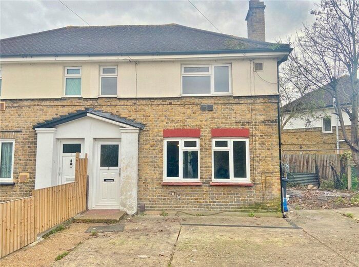 3 Bedroom Semi-Detached House To Rent In Beavers Lane, Hounslow, TW4