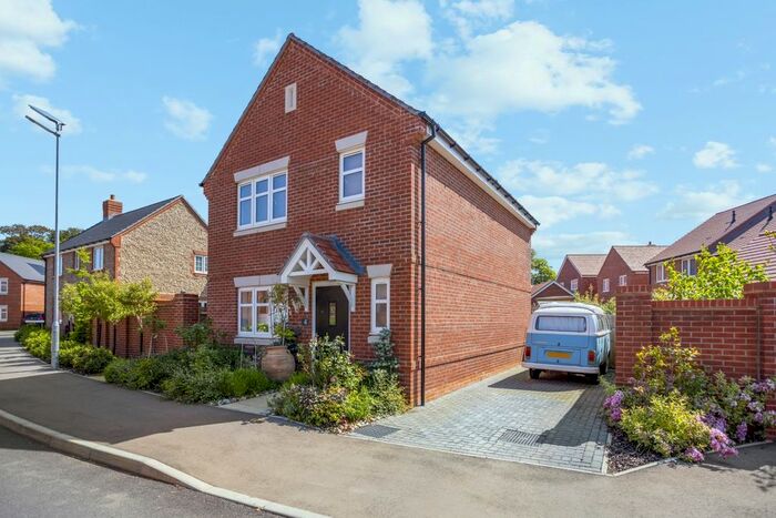 3 Bedroom Detached House To Rent In High Meadow, West Broyle, Chichester, PO19