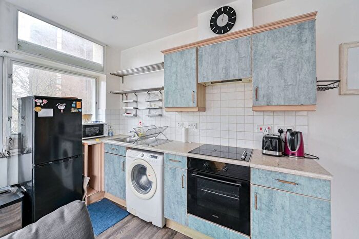 2 Bedroom Flat To Rent In Newington Causeway, Elephant And Castle, London, SE1