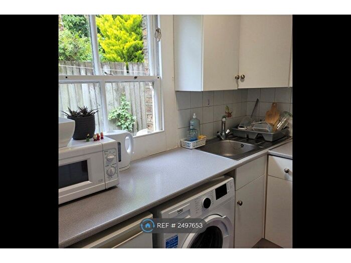 1 Bedroom Flat To Rent In Romola Road, London, SE24