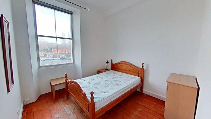 2 Bedroom Flat To Rent In Springwell Place, Edinburgh, Midlothian, EH11