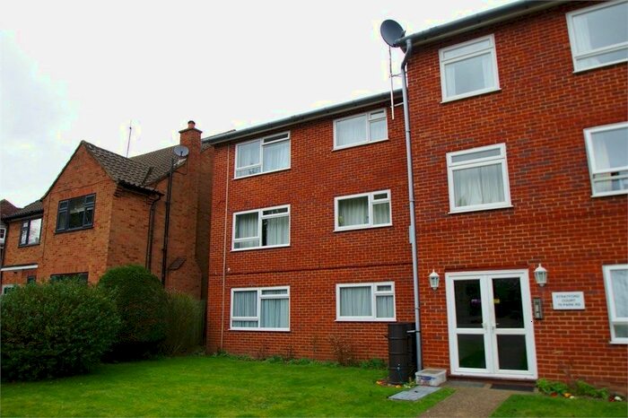 2 Bedroom Flat To Rent In Stratford Court, Park Road, Watford, WD17