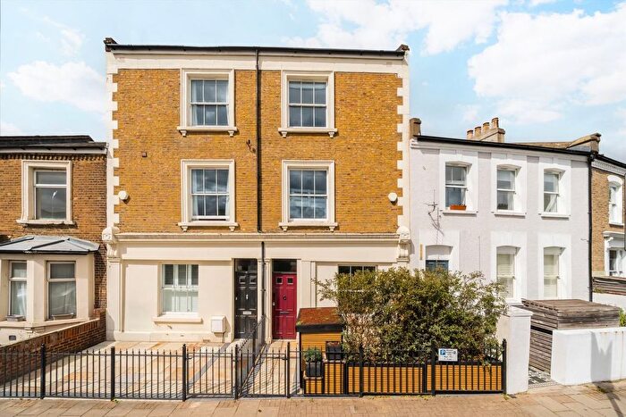 3 Bedroom Terraced House For Sale In Rendlesham Road, Clapton, E5