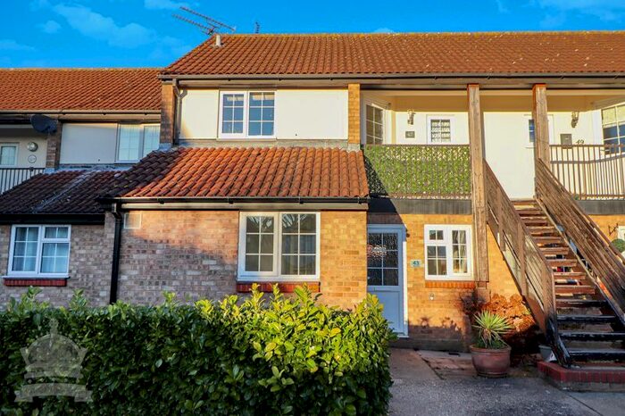 2 Bedroom Maisonette To Rent In Moat Rise, Rayleigh, SS6