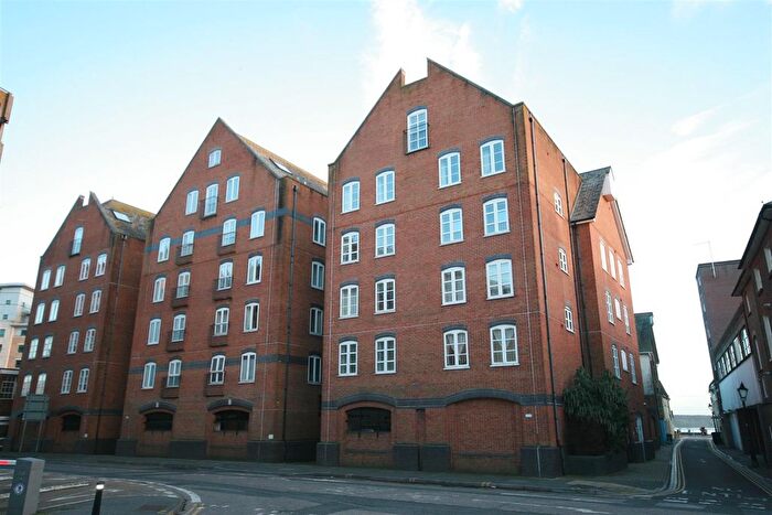 2 Bedroom Flat To Rent In Castle Street, Poole, BH15