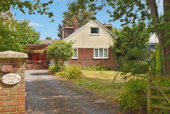 3 Bedroom Chalet For Sale In Pond Road, Sarisbury Green, Southampton, SO31