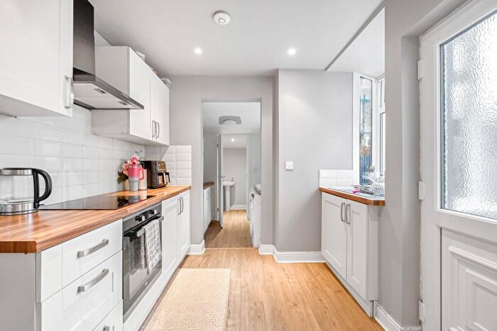 3 Bedroom Terraced House For Sale In Melville Avenue, Barnoldswick, BB18