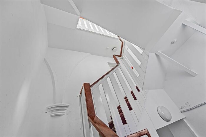 1 Bedroom Flat For Sale In Egham Hill, Egham, TW20