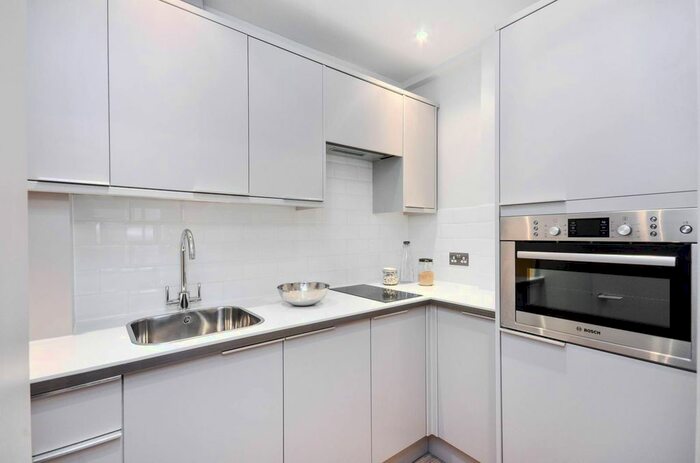 Studio To Rent In Petty France, Westminster, London, SW1H
