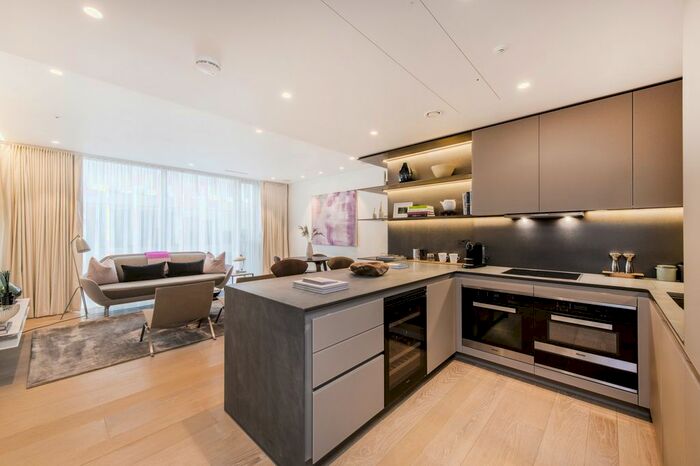 2 Bedroom Flat To Rent In Buckingham Palace Road, London, SW1W