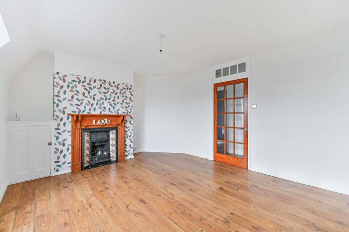 3 Bedroom Flat To Rent In Lucas Court, Sydenham, London, SE26