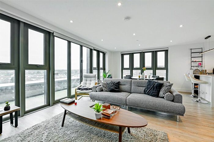 3 Bedroom Penthouse To Rent In The Factory, Memorial Avenue, Slough, Berkshire, SL1