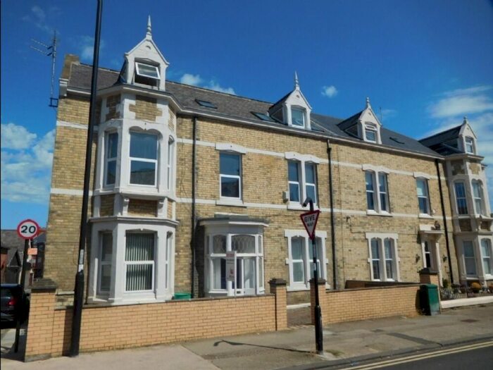 2 Bedroom Flat To Rent In Beverley Terrace, Cullercoats, North Shields, NE30
