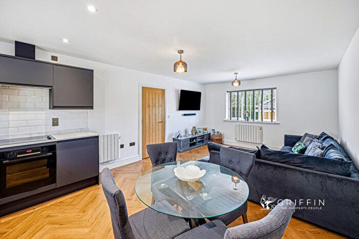 2 Bedroom Flat For Sale In Kendal, Purfleet, RM19