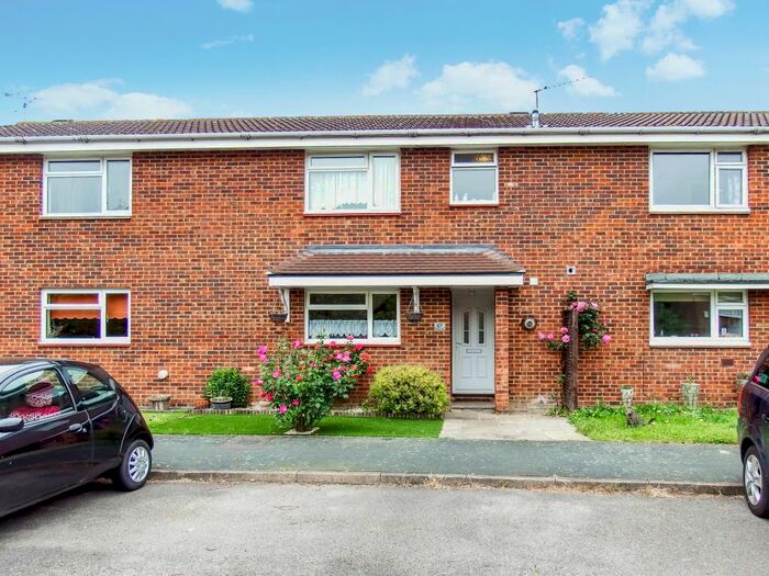 3 Bedroom Terraced House To Rent In Kenton Way, Woking, GU21
