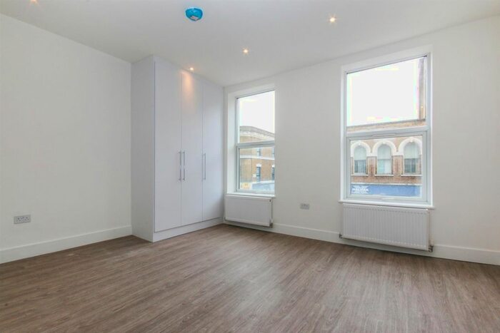 Studio To Rent In Kingsland High Street, London, E8