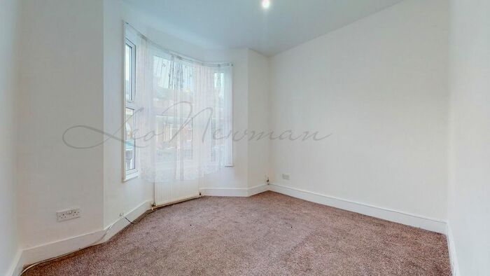2 Bedroom Flat To Rent In Cheneys Road, Leytonstone, E11