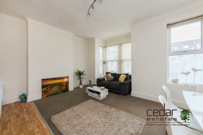 2 Bedroom Flat To Rent In Oaklands Road, Cricklewood, NW2