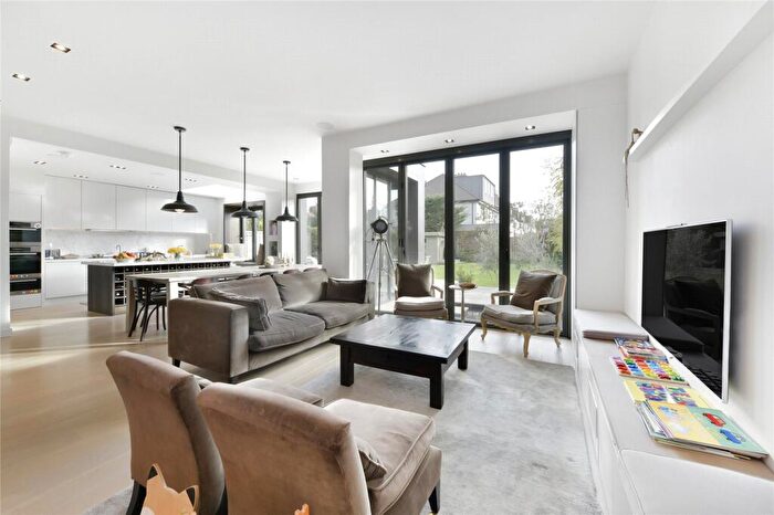 4 Bedroom Semi-Detached House To Rent In Nightingale Lane, London, SW12