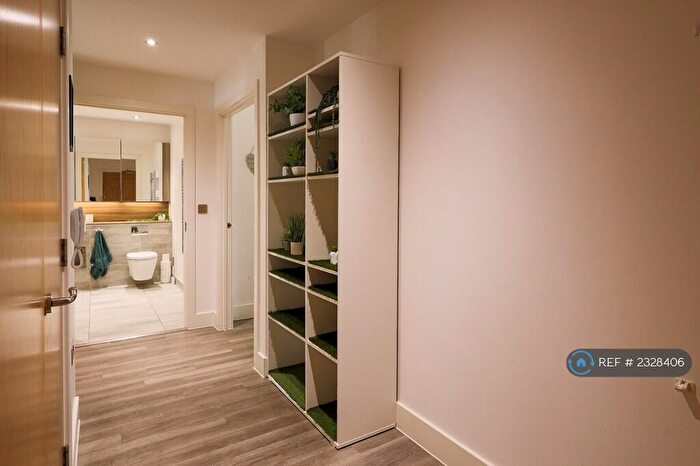 2 Bedroom Flat To Rent In North Woolwich Road, London, E16