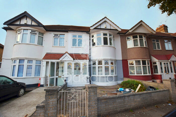3 Bedroom Terraced House To Rent In Holland Park Ave, Ilford, IG3