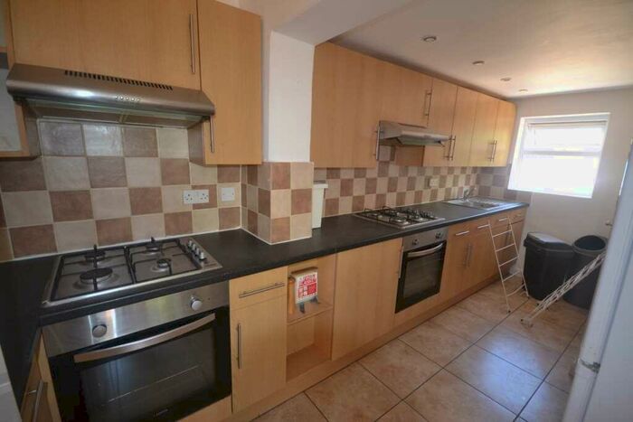 7 Bedroom Semi-Detached House To Rent In Erleigh Road, Earley, RG1