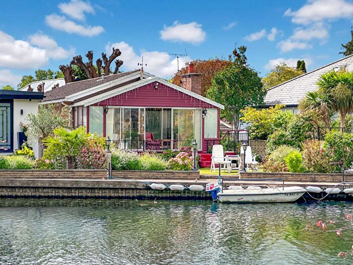2 Bedroom Detached House For Sale In Pharaohs Island, Shepperton, TW17