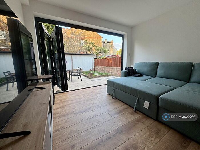 2 Bedroom Flat To Rent In Lakefield Road, London, N22