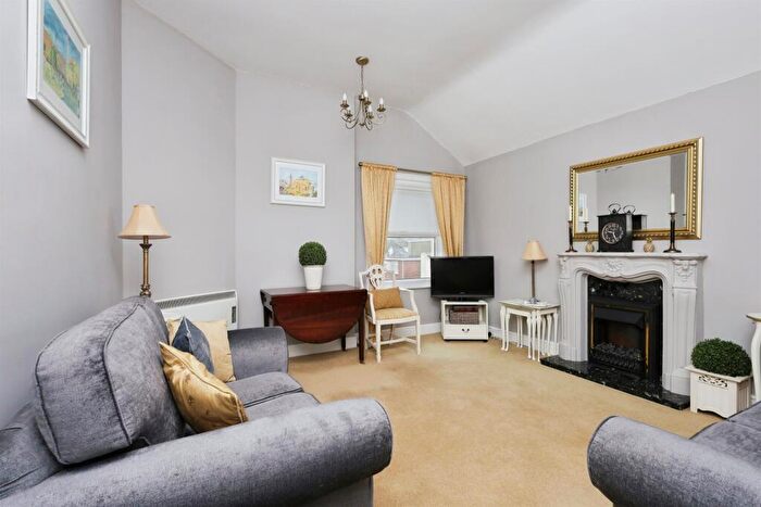 1 Bedroom Apartment For Sale In Wilmington Square, Eastbourne, BN21