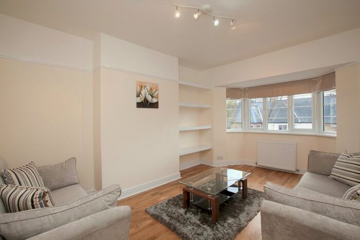 2 Bedroom Flat To Rent In Crown Road, Muswell Hill, London, N10