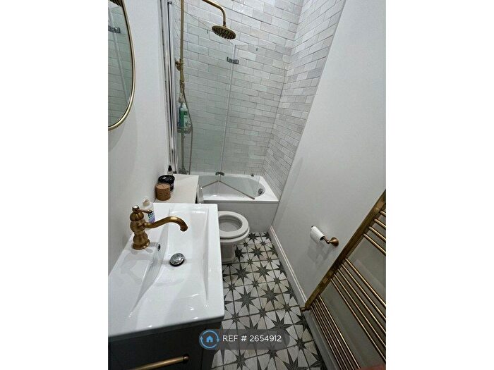 2 Bedroom Flat To Rent In Brixton Hill, London, SW2