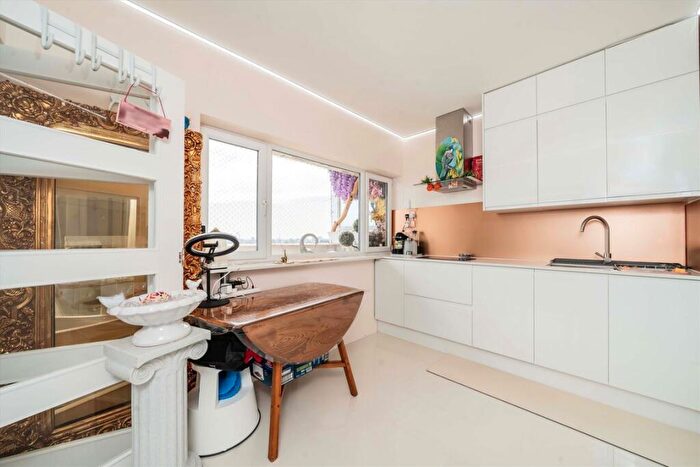 2 Bedroom Flat For Sale In Skinner Street, Clerkenwell, EC1R