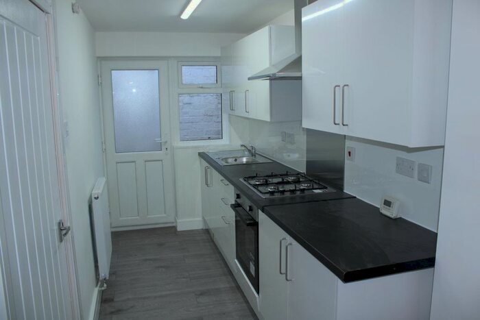 2 Bedroom Property To Rent In Lawrence Grove, Wavertree, Liverpool, L15