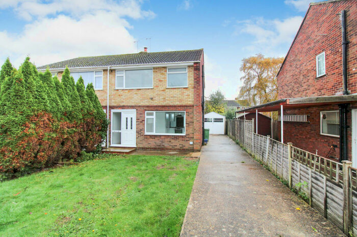 3 Bedroom Semi-Detached House To Rent In Brabon Road, Farnborough, GU14