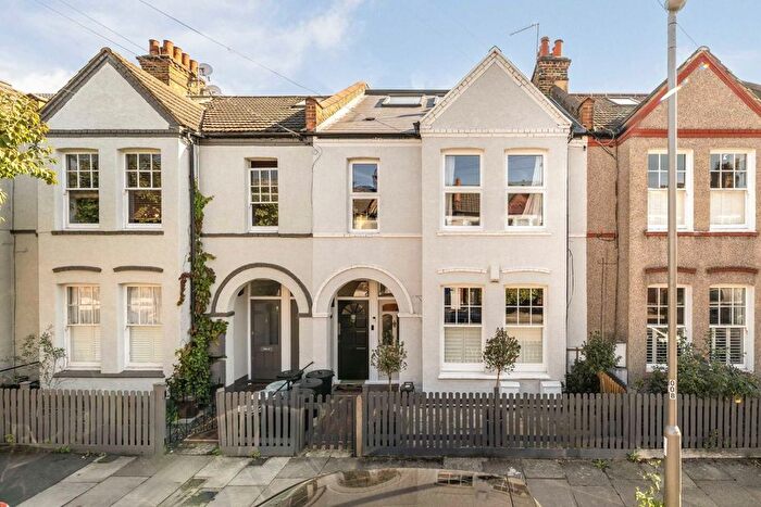4 Bedroom Flat For Sale In Quinton Street, Earlsfield, SW18