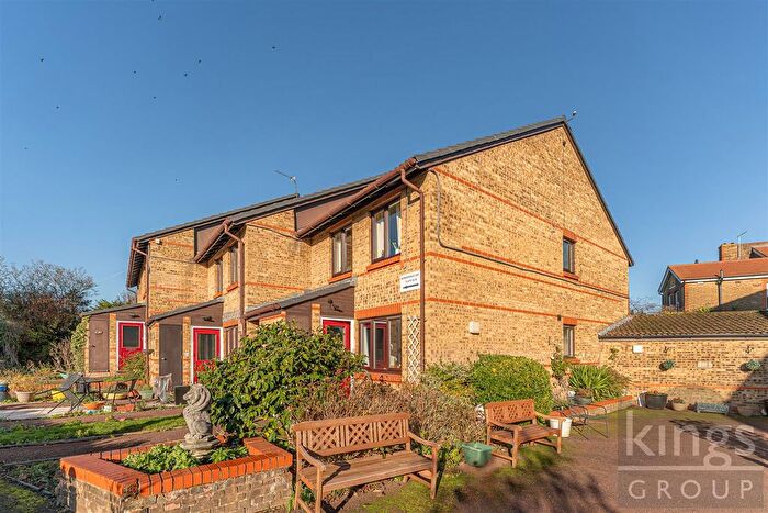 1 Bedroom Property For Sale In Gordon Hill, Enfield, EN2