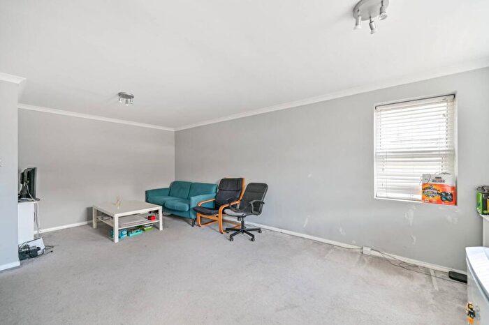 2 Bedroom Flat To Rent In London Road, Kingston, Kingston Upon Thames, KT2