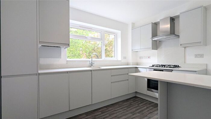2 Bedroom Flat To Rent In Grange Gardens, Southgate, London, N14