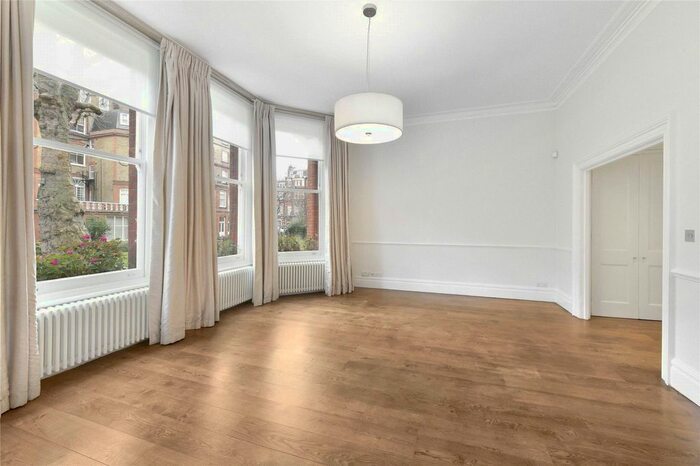 3 Bedroom Flat To Rent In Egerton Gardens, London, SW3