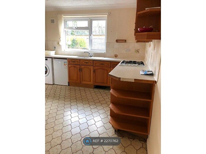 3 Bedroom Semi-Detached House To Rent In Merrow Lane, Guildford, GU4